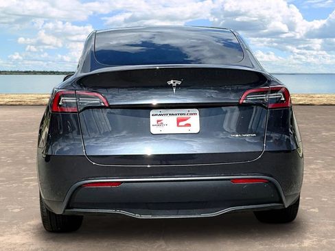 Used 2024 Tesla Model Y Long Range AWD/4WD image 5