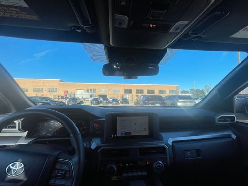 Used 2025 Toyota 4Runner TRD Off-Road image 33