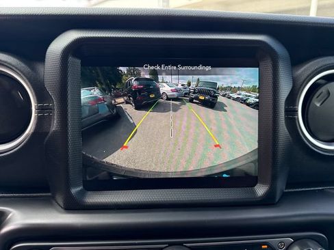 Used 2022 Jeep Wrangler Unlimited Sahara w/ Cold Weather Group AWD/4WD image 24