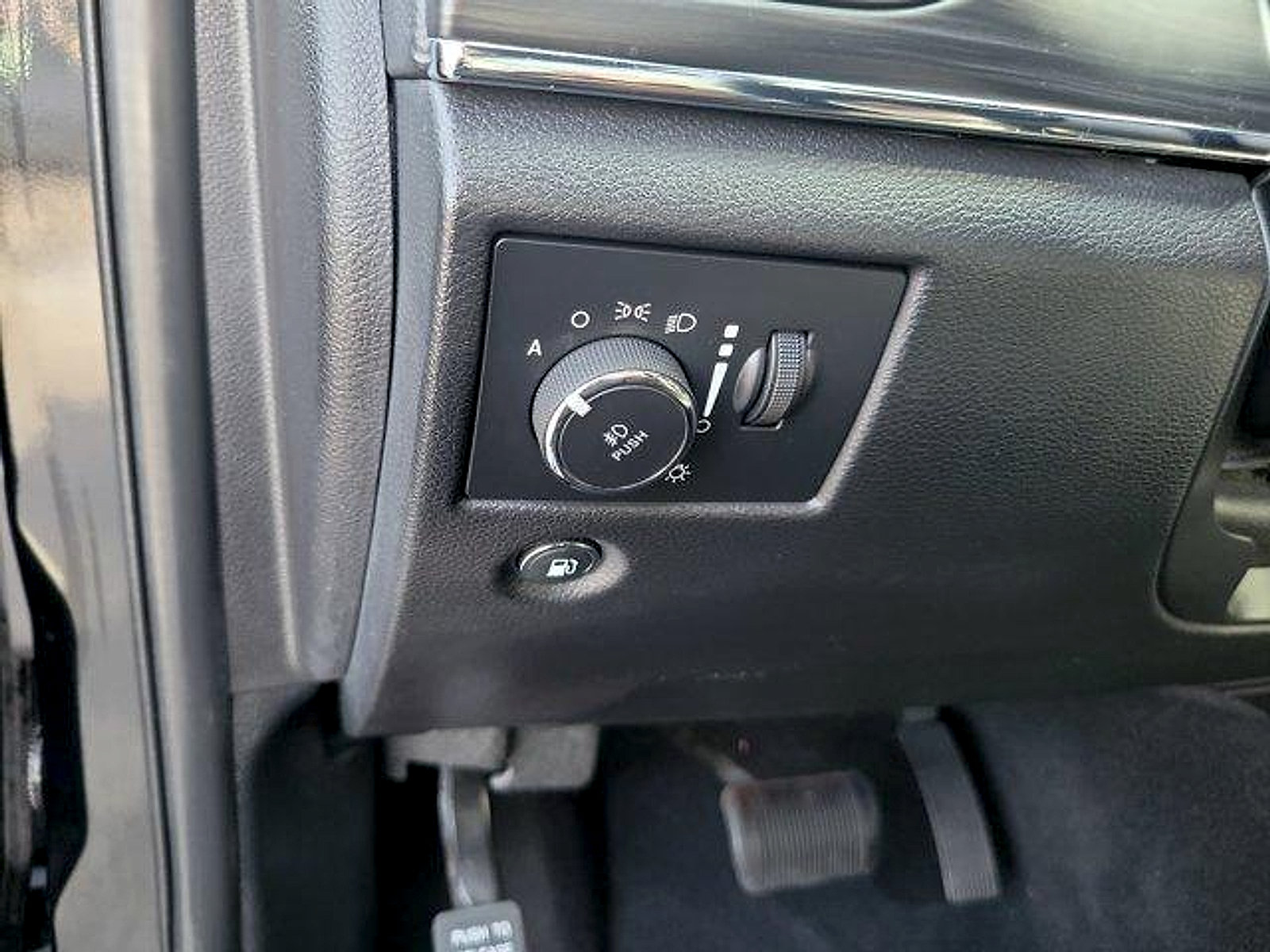 Used 2020 Jeep Grand Cherokee Limited RWD image 33