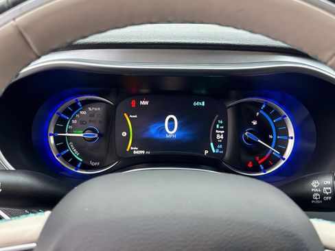 Used 2020 Chrysler Pacifica Limited w/ Advanced Safetytec Group image 30