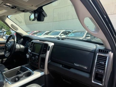 Used 2018 RAM 1500 Laramie AWD/4WD image 9