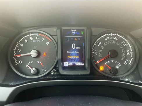 Used 2022 Toyota Tacoma SR AWD/4WD image 12