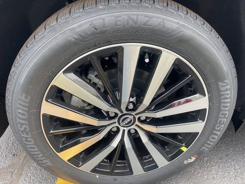 New 2025 Nissan Pathfinder Platinum image 30