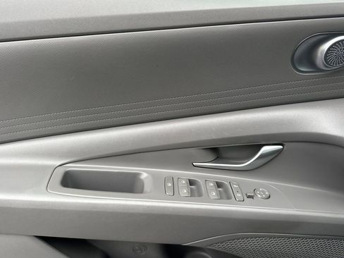 Used 2023 Hyundai Elantra SEL image 11