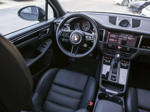 Certified 2026 Porsche Macan AWD/4WD image 34