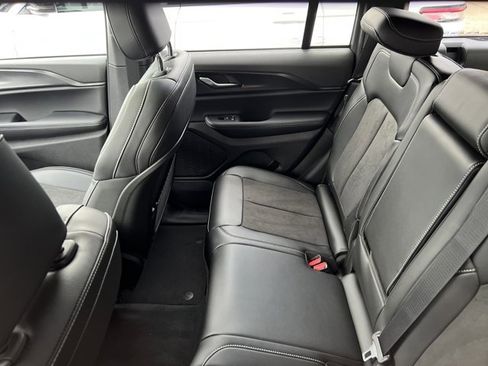 New 2025 Jeep Grand Cherokee Altitude image 6