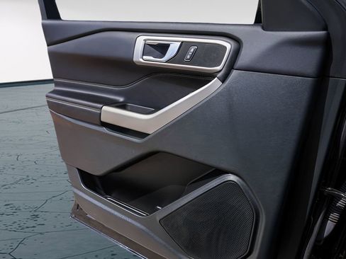 Used 2023 Ford Explorer XLT w/ Equipment Group 202A image 25