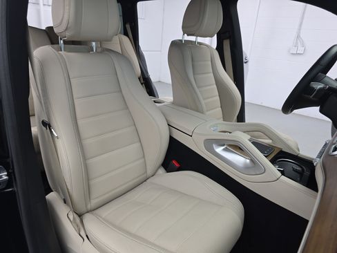 Used 2024 Mercedes-Benz GLS 450 4MATIC image 10