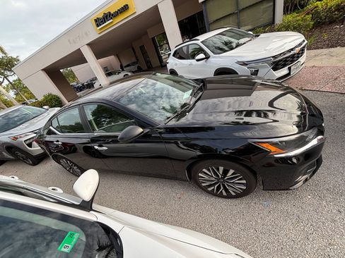 Used 2025 Nissan Altima 2.5 SV FWD image 4