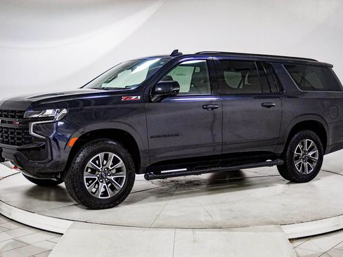 Used 2024 Chevrolet Suburban Z71 w/ Luxury Package AWD/4WD image 3