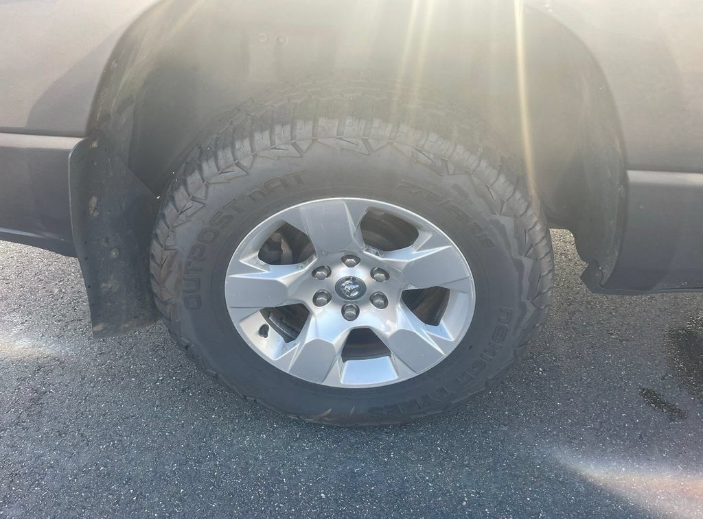 Used 2019 RAM 1500 Big Horn AWD/4WD image 11