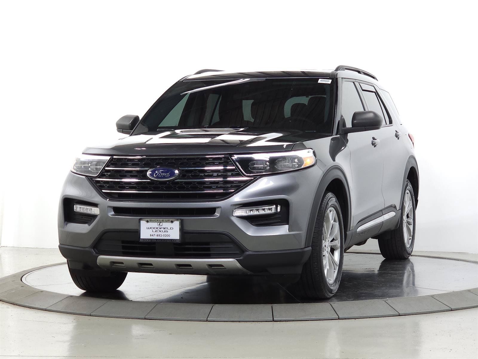 Used 2023 Ford Explorer XLT w/ Equipment Group 202A AWD/4WD image 4