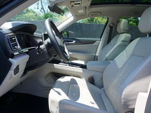 Used 2024 Volkswagen Atlas SEL AWD/4WD image 22