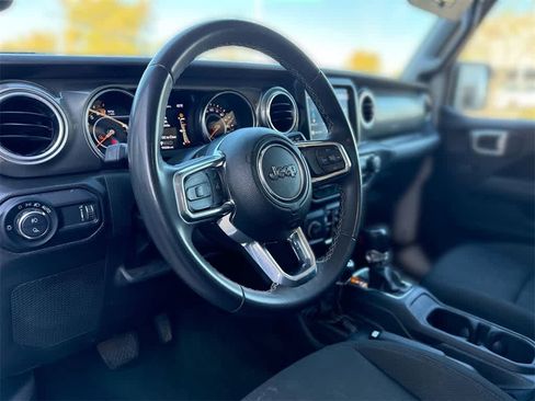 Used 2023 Jeep Gladiator Overland image 2