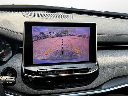 Used 2022 Jeep Compass Latitude image 30