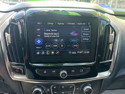 Used 2021 Chevrolet Traverse LT image 25