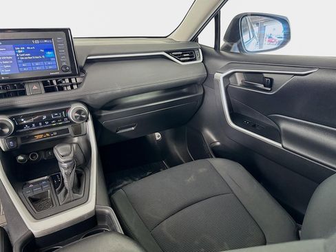 Used 2020 Toyota RAV4 LE image 23