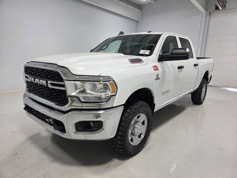 Used 2022 RAM 2500 Tradesman w/ Chrome Appearance Group AWD/4WD image 3