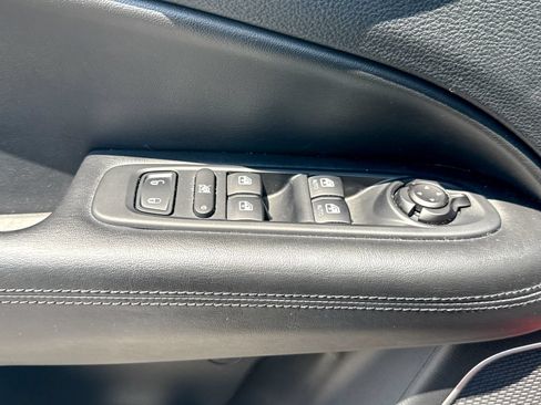 Used 2021 Jeep Compass Latitude w/ Sun and Sound Group AWD/4WD image 18
