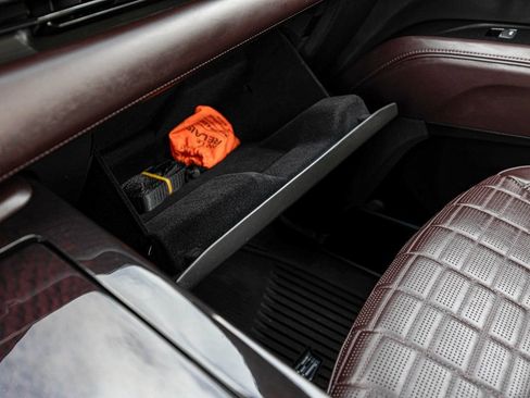 Used 2021 Cadillac Escalade ESV Premium Luxury Platinum image 19