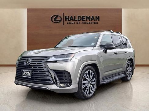 Used 2024 Lexus LX 600 4WD w/ Appearance Package image 3