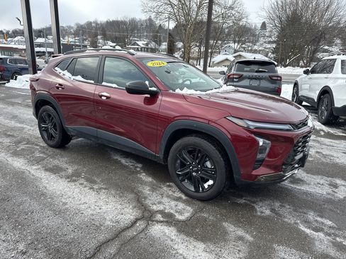 Used 2024 Chevrolet Trax ACTIV w/ Sunroof Package image 1