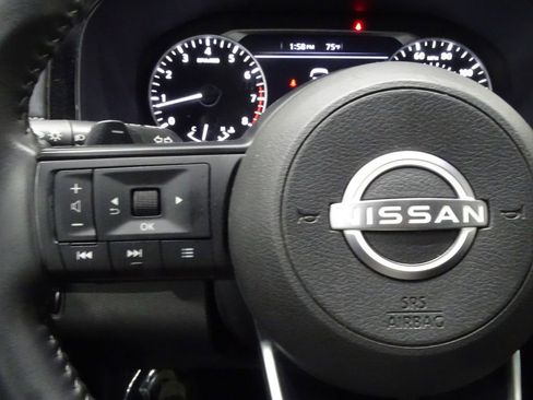 Used 2024 Nissan Pathfinder SV image 24