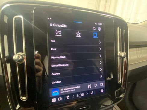 Used 2025 Volvo XC40 B5 Core image 21