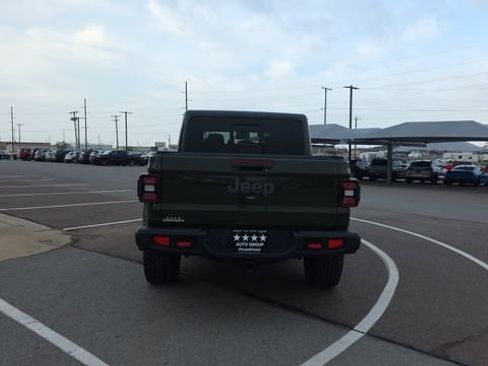 Used 2021 Jeep Gladiator Rubicon AWD/4WD image 7