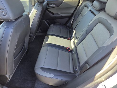 Used 2025 Chevrolet Equinox LT w/ Convenience Package II image 11