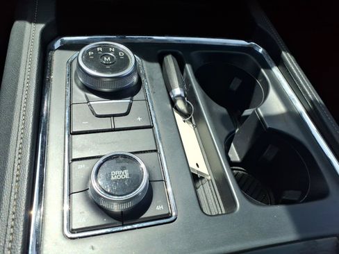 Used 2024 Ford Expedition XLT AWD/4WD image 32