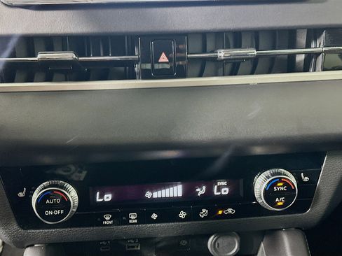 Used 2024 Mitsubishi Outlander SE image 24