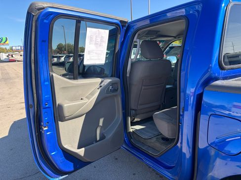 Used 2014 Nissan Frontier SV image 13