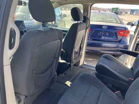Used 2010 Dodge Grand Caravan SE image 26