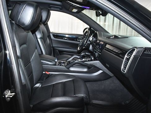 Used 2022 Porsche Cayenne Platinum Edition image 61