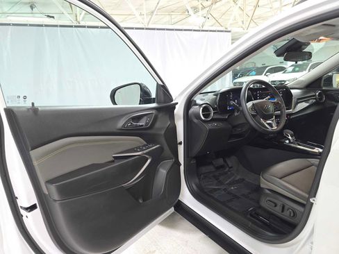 Used 2025 Chevrolet Trax ACTIV w/ Driver Confidence Package FWD image 19