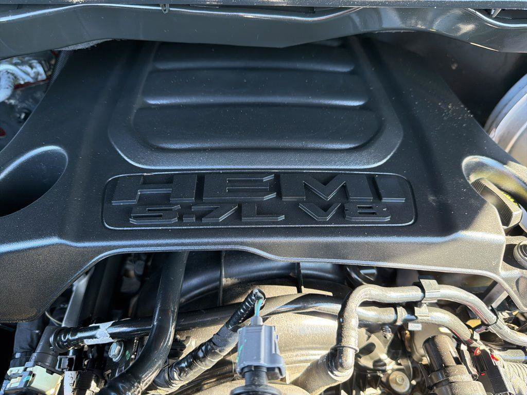 Used 2019 RAM 1500 Laramie AWD/4WD image 9