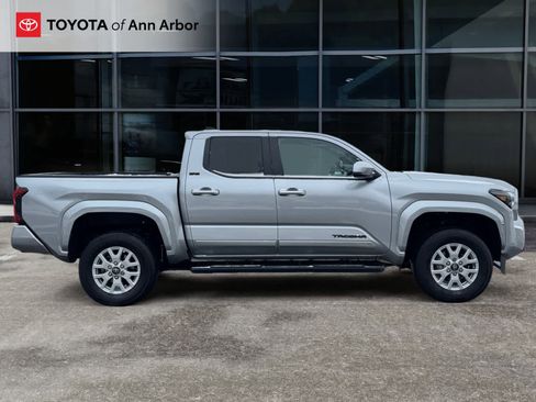 Used 2024 Toyota Tacoma SR5 image 10