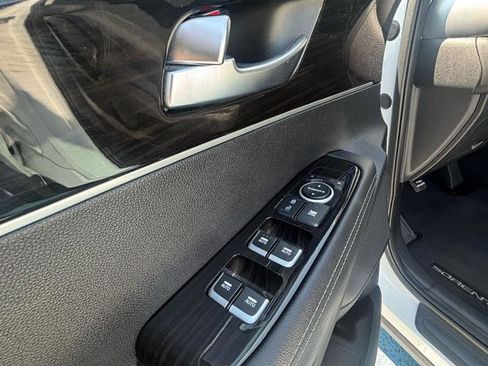 Used 2020 Kia Sorento AWD V6 image 10