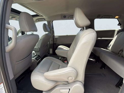 Used 2019 Toyota Sienna XLE w/ XLE Navigation Package AWD/4WD image 20