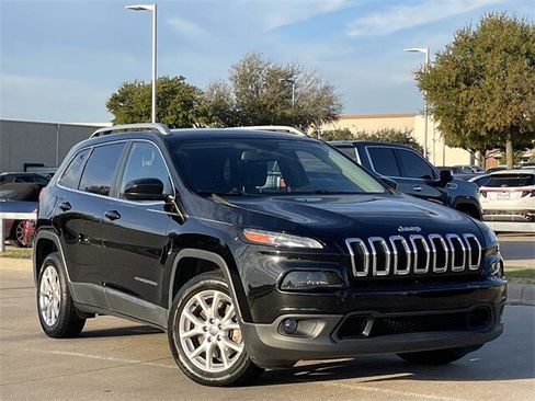 Used 2018 Jeep Cherokee Latitude image 2