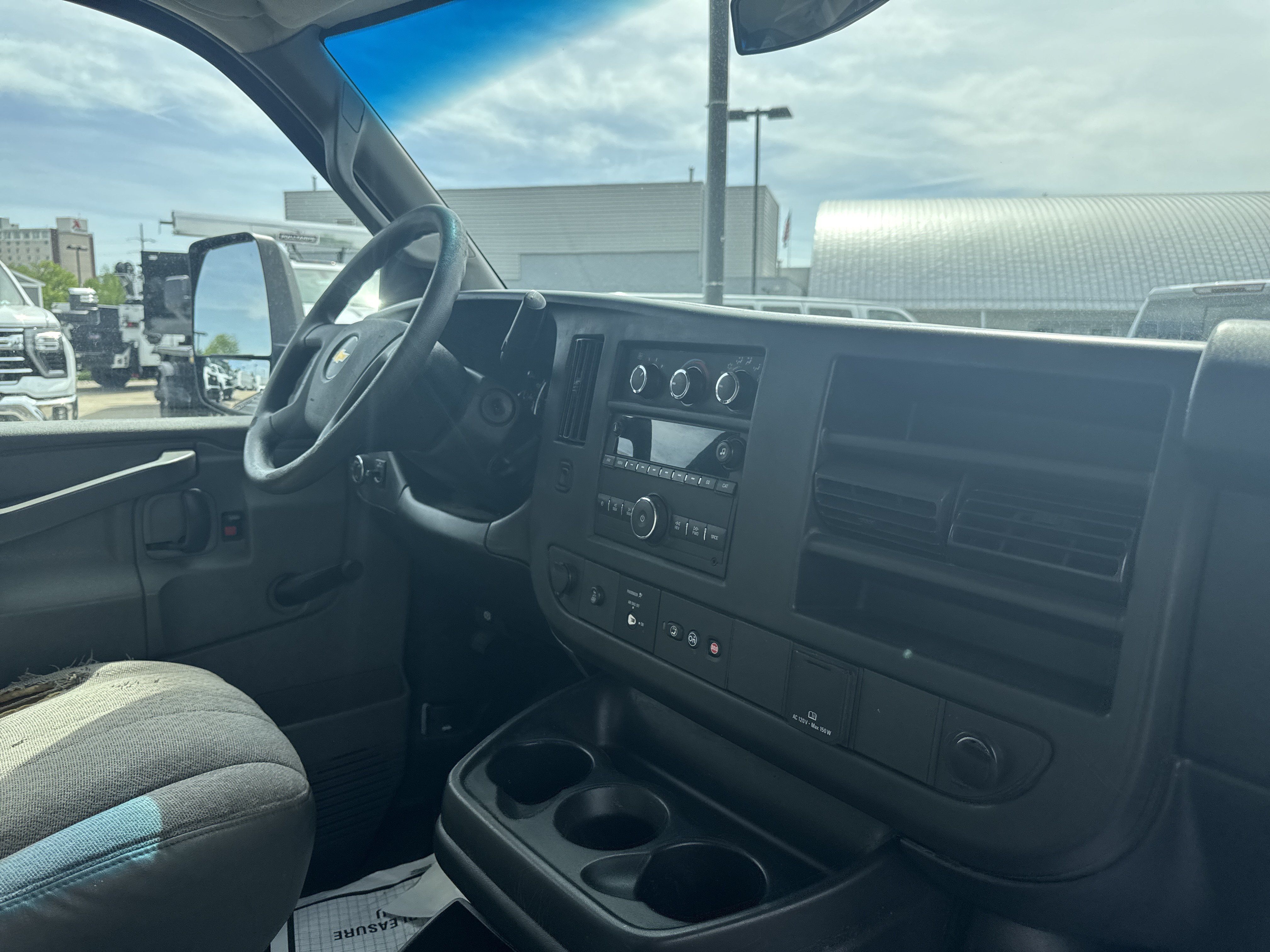 Used 2018 Chevrolet Express 3500 Extended w/ Driver Convenience Package RWD image 12