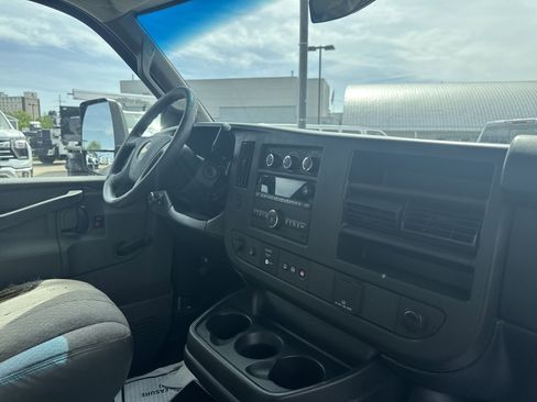 Used 2018 Chevrolet Express 3500 Extended w/ Driver Convenience Package RWD image 12