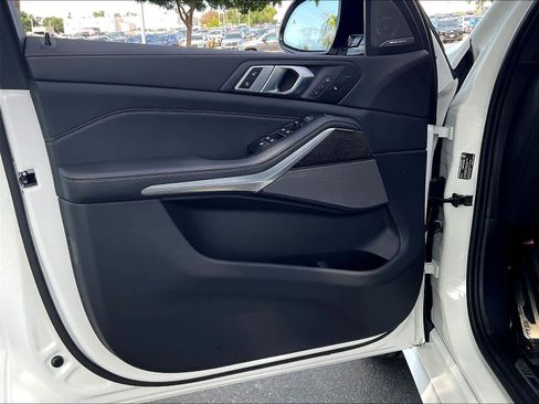 Used 2025 BMW X5 M60i AWD/4WD image 26