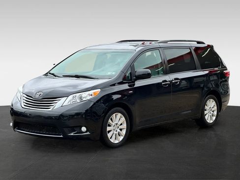 Used 2016 Toyota Sienna XLE Premium AWD/4WD image 3