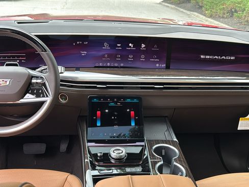 New 2026 Cadillac Escalade Luxury w/ LPO, Radiant Package AWD/4WD image 9