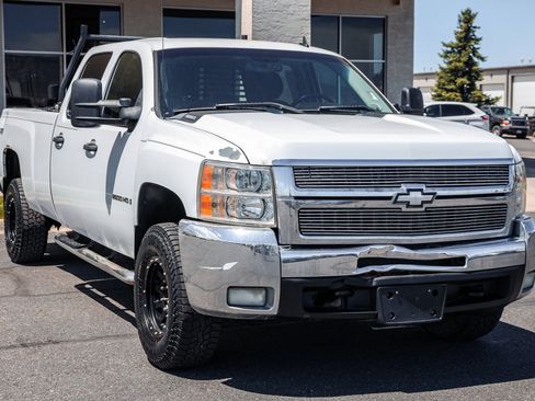 Used 2008 Chevrolet Silverado 2500 LT w/ 2LT Convenience Package AWD/4WD image 3