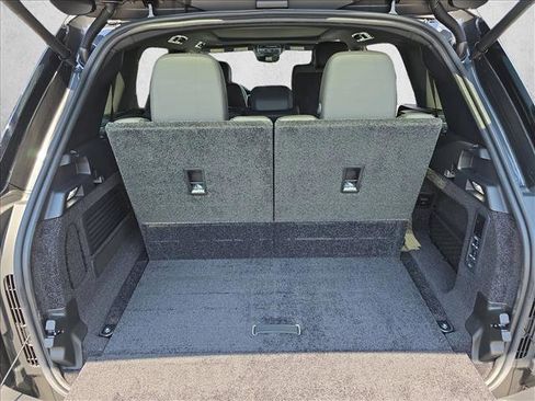 New 2025 Land Rover Range Rover Long Wheelbase SE image 13