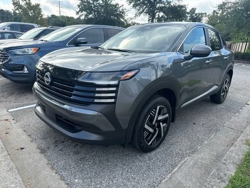 Used 2025 Nissan Kicks SV FWD image 6